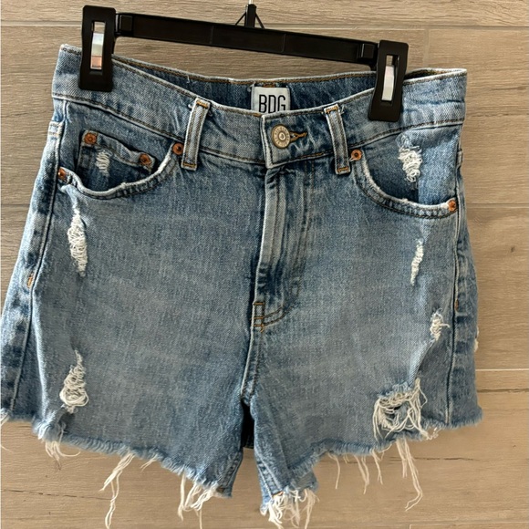 BDG size 24 Jean shorts cutoff - Picture 2 of 3